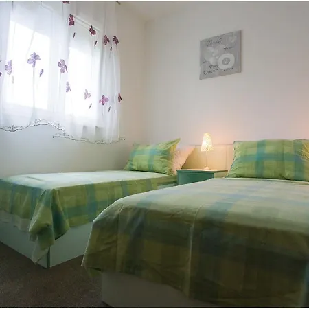 Apartman Maja *