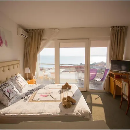 Maja Apartment *